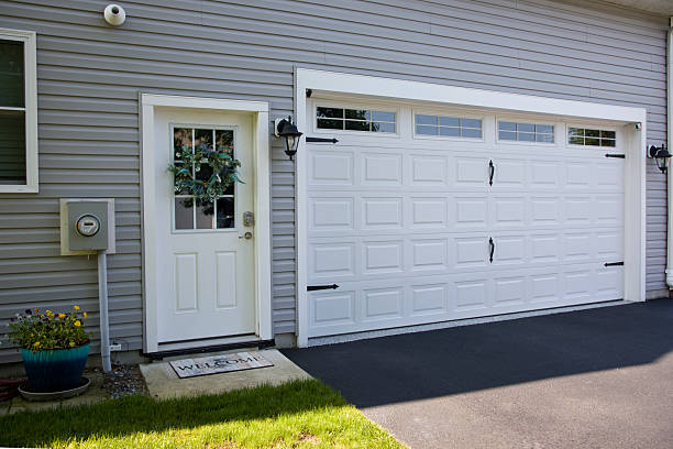 24/7 Emergency Garage Door Panel Replacement experts in Breckenridge Hills, MO